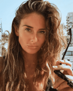 35 Beachy Hairstyles To Channel Your Inner Beach Babe