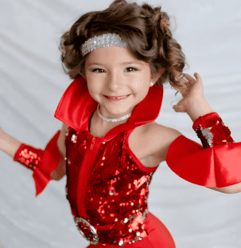glamorous curls in motion