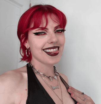 grunge red hair vibes