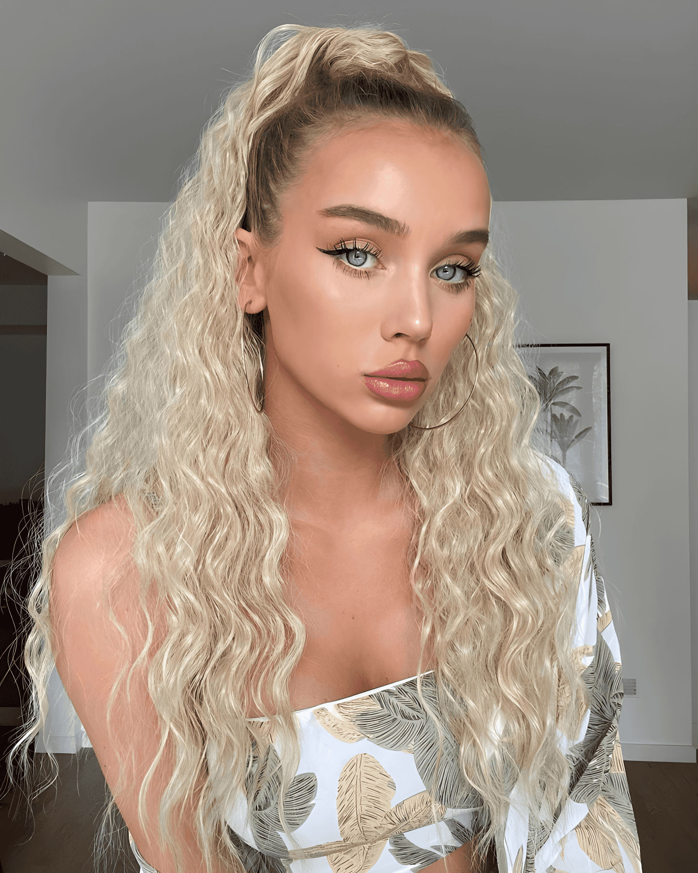 effortlessly glamorous curly ponytail