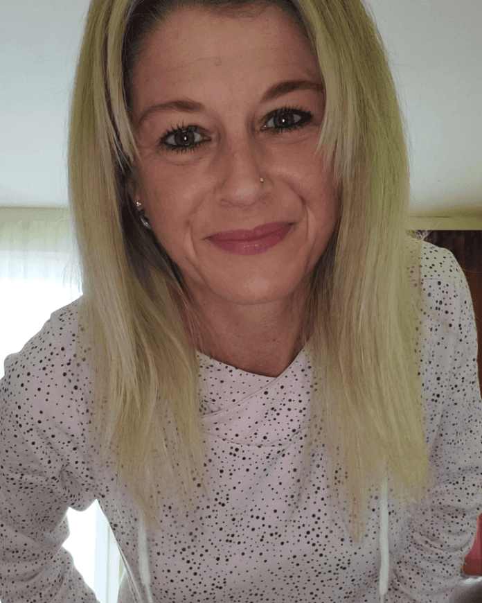 Effortless Blonde Layered Look
