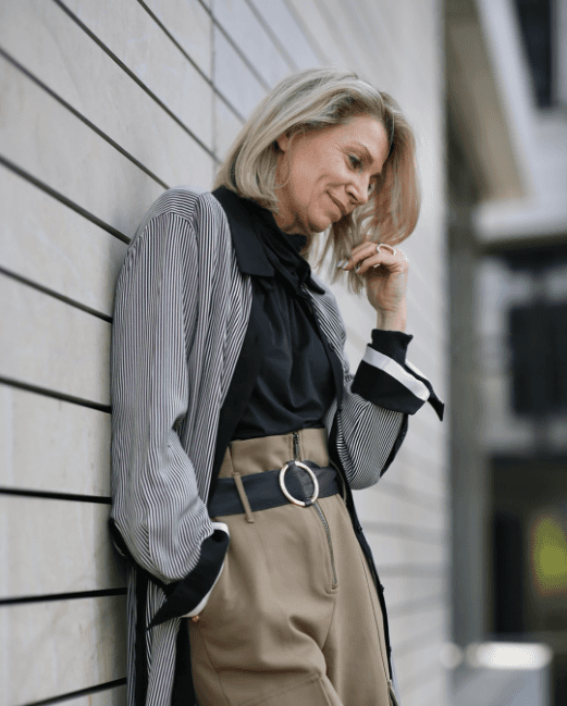 Effortlessly Elegant Shoulder-Length Style