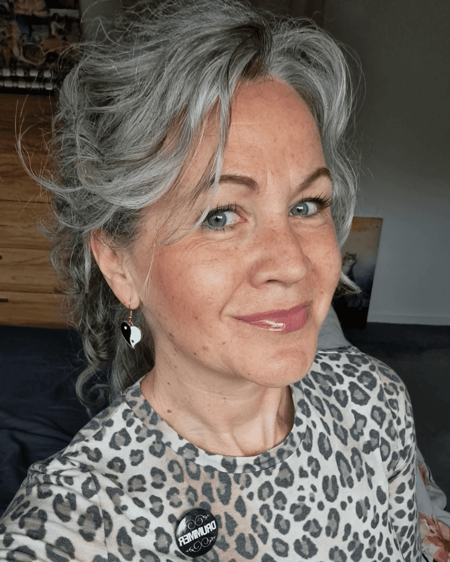 Silvery Waves Effortless Glow