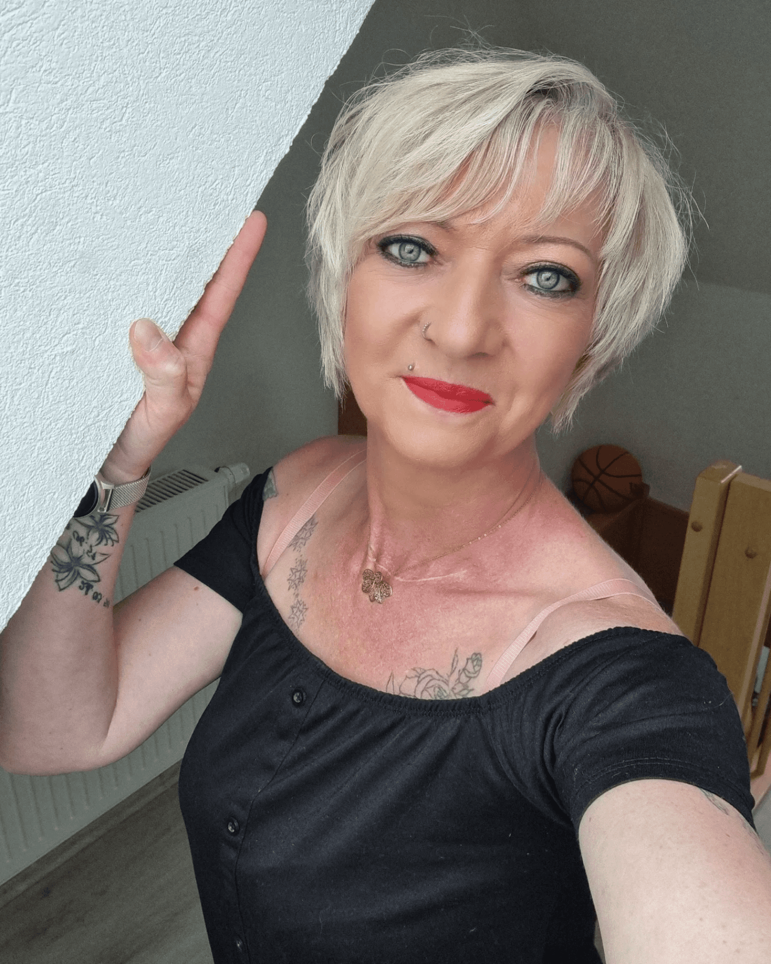 effortless textured pixie style 2