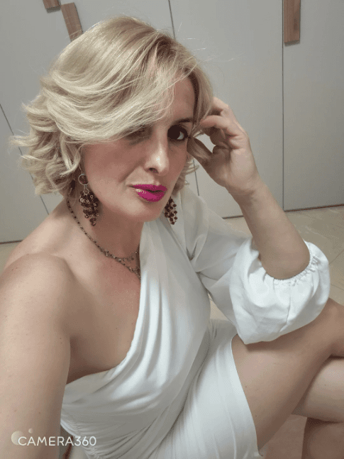 Effortless Waves Short Hair