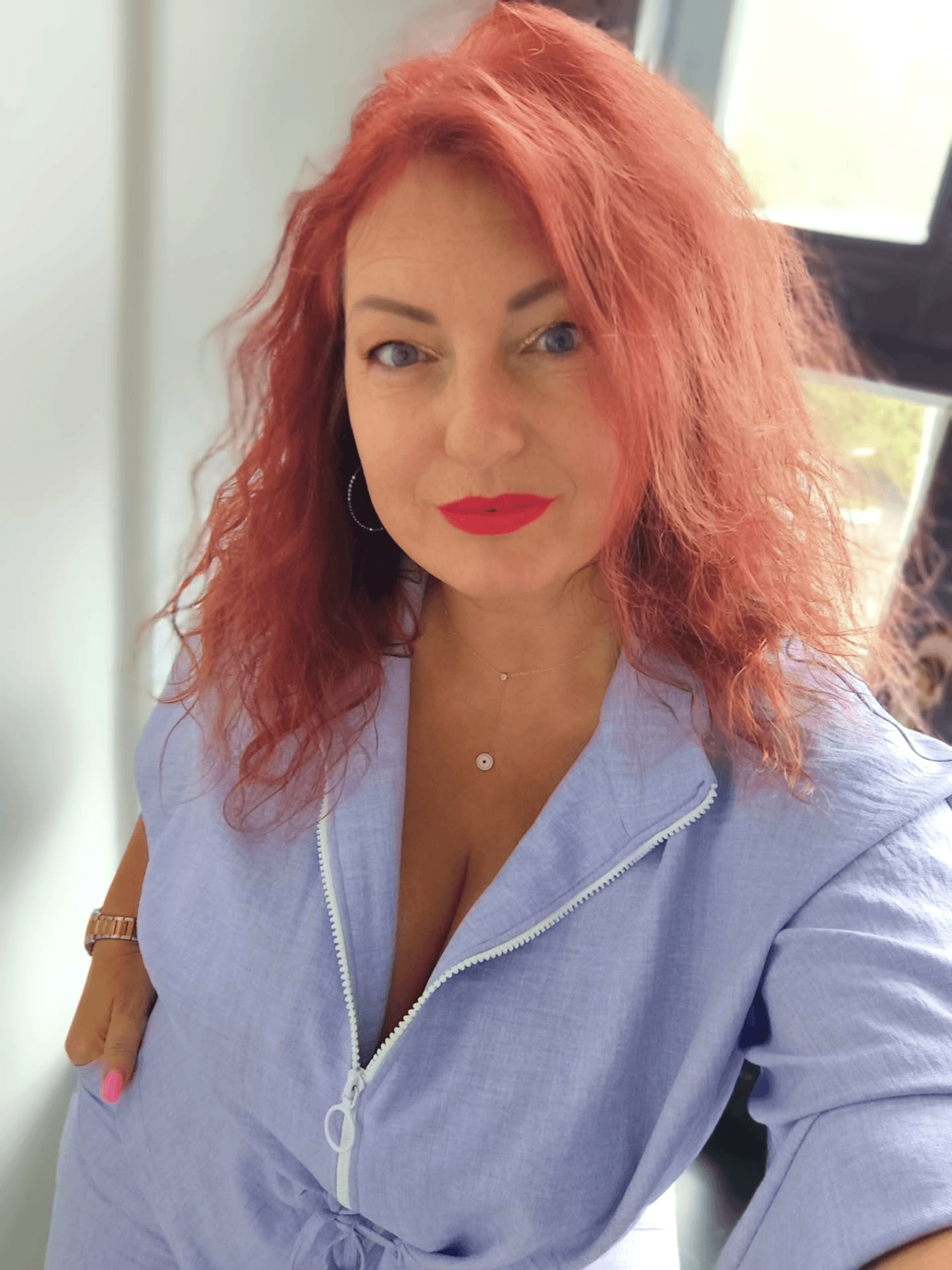 Effortlessly Bold Red Waves