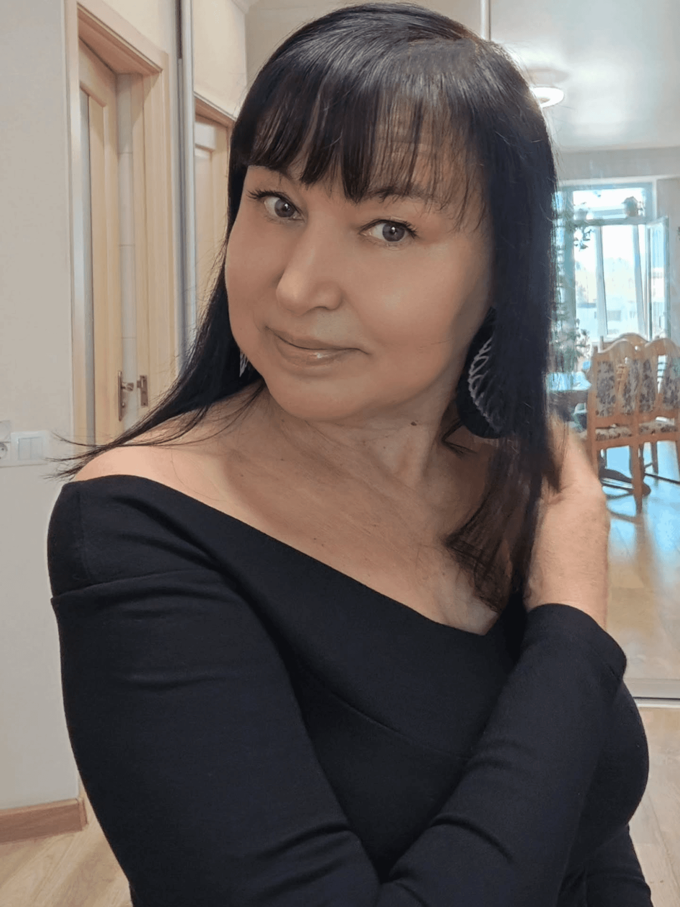 Bold Bangs Sleek Vibe
