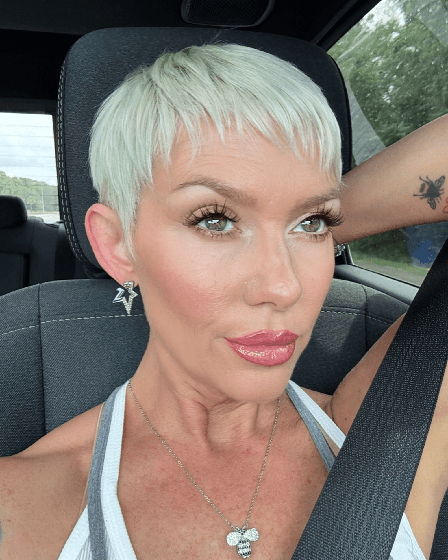 bold platinum pixie vibes