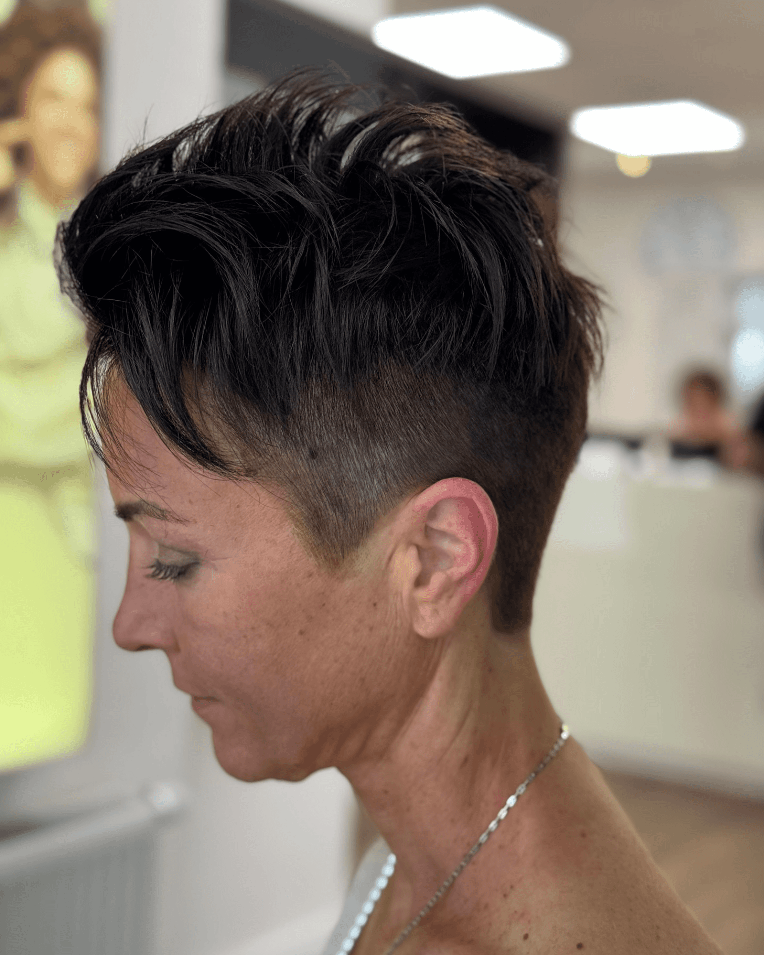 Bold Waves Modern Edge