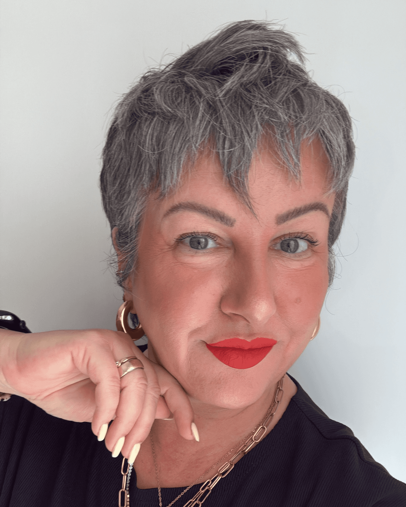Effortless Contemporary Pixie Style