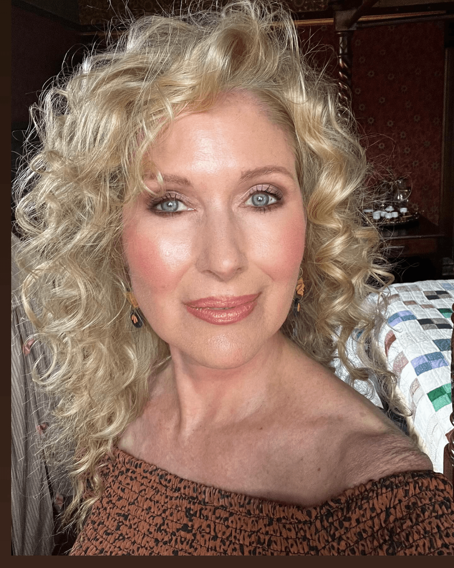 Golden Cascading Effortless Waves