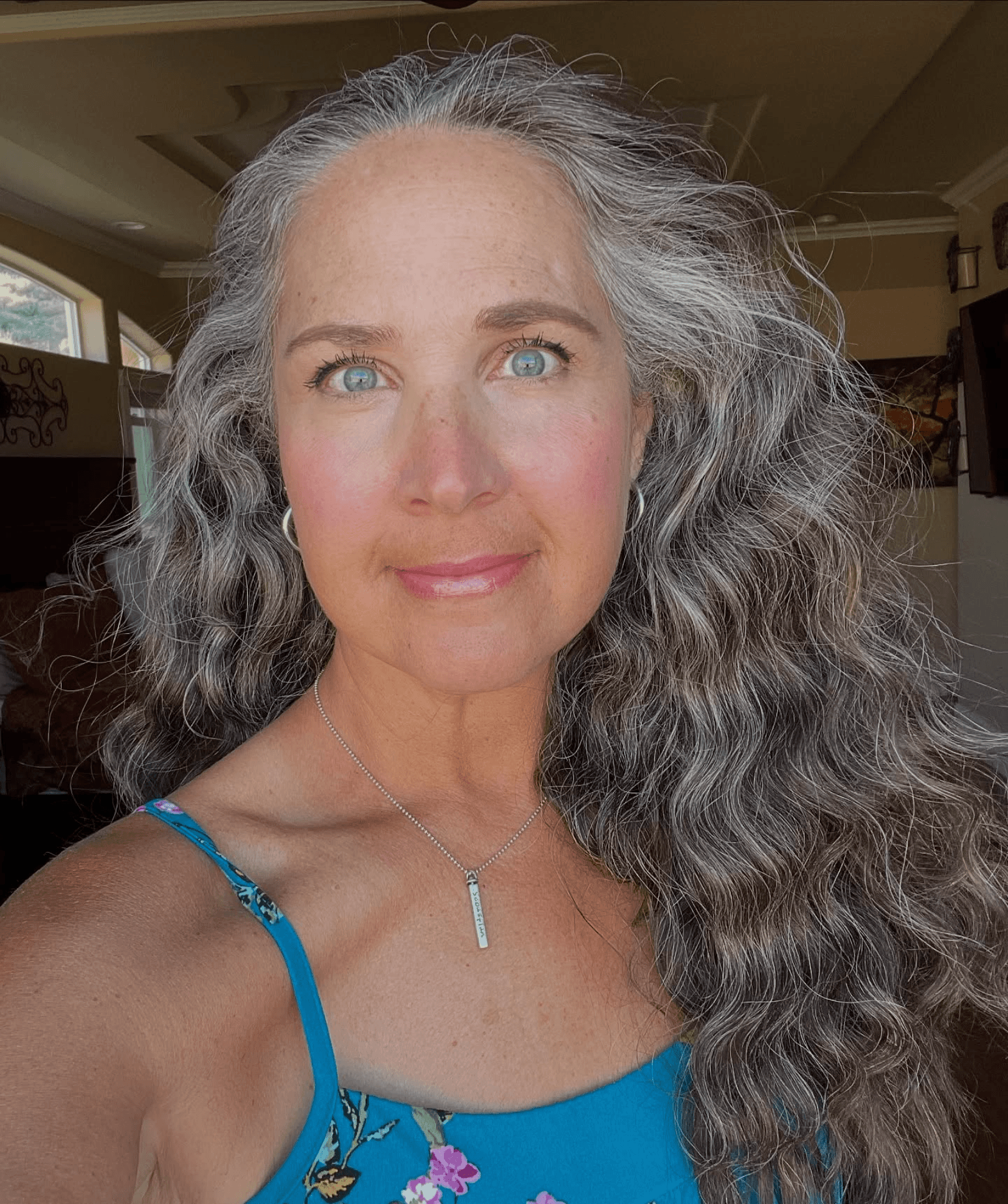 Radiant Silver Wavy Beauty
