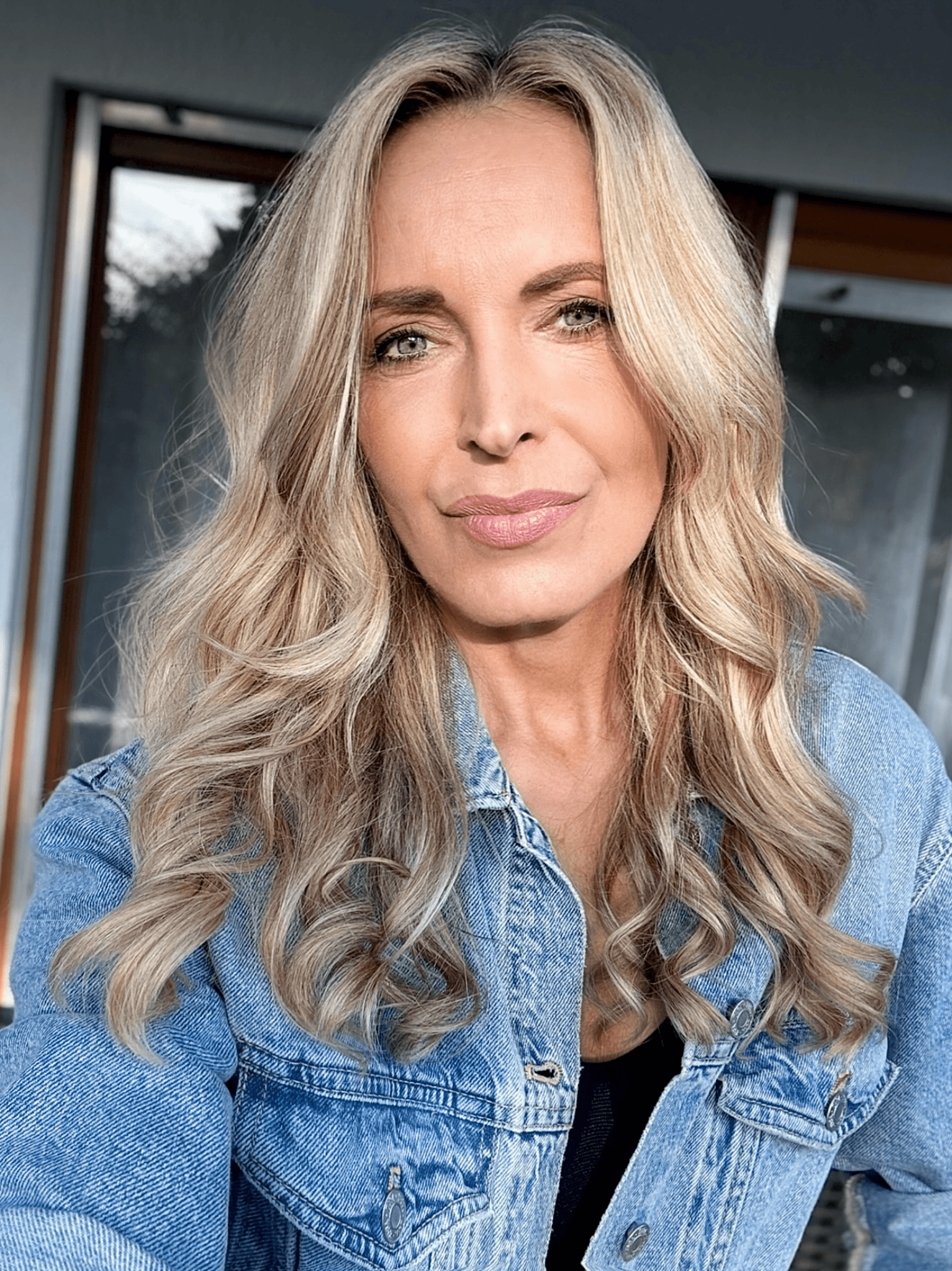 Effortless Loose Waves Hairstyle