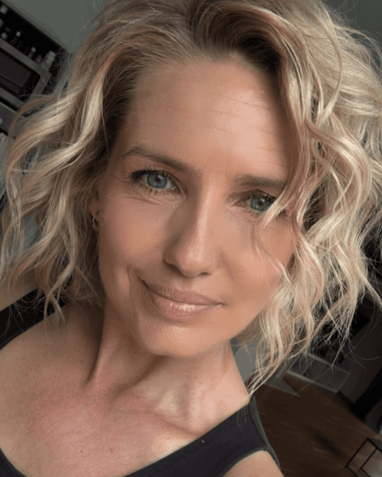 Effortlessly Chic Wavy Bob