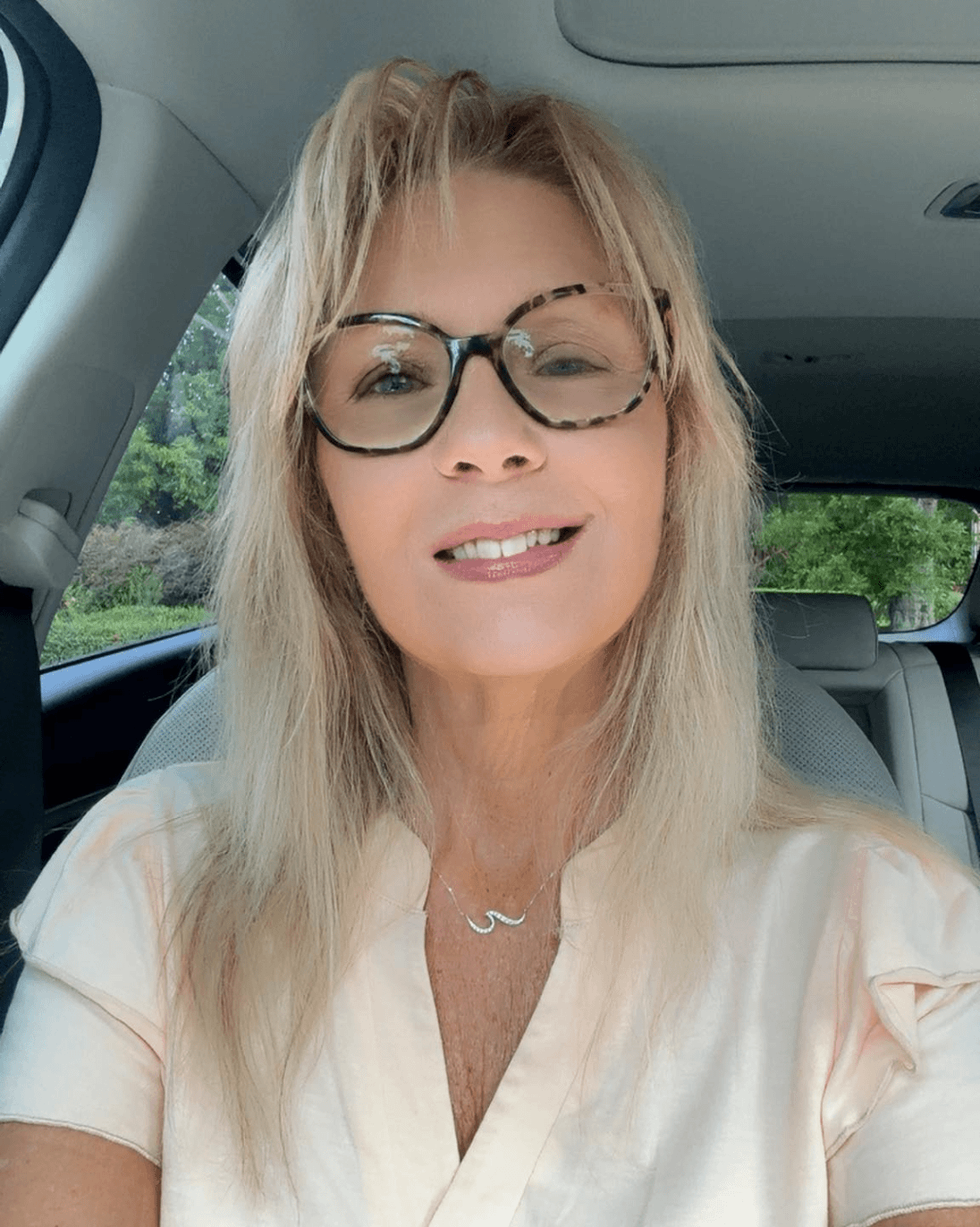 Effortlessly Layered Haircut Elegance