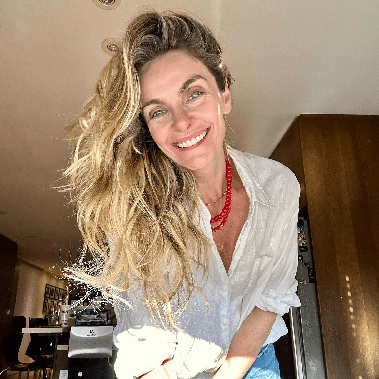 Silver Blonde Waves Glow