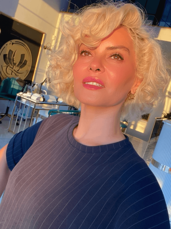 Bouncy Blonde Bob Style