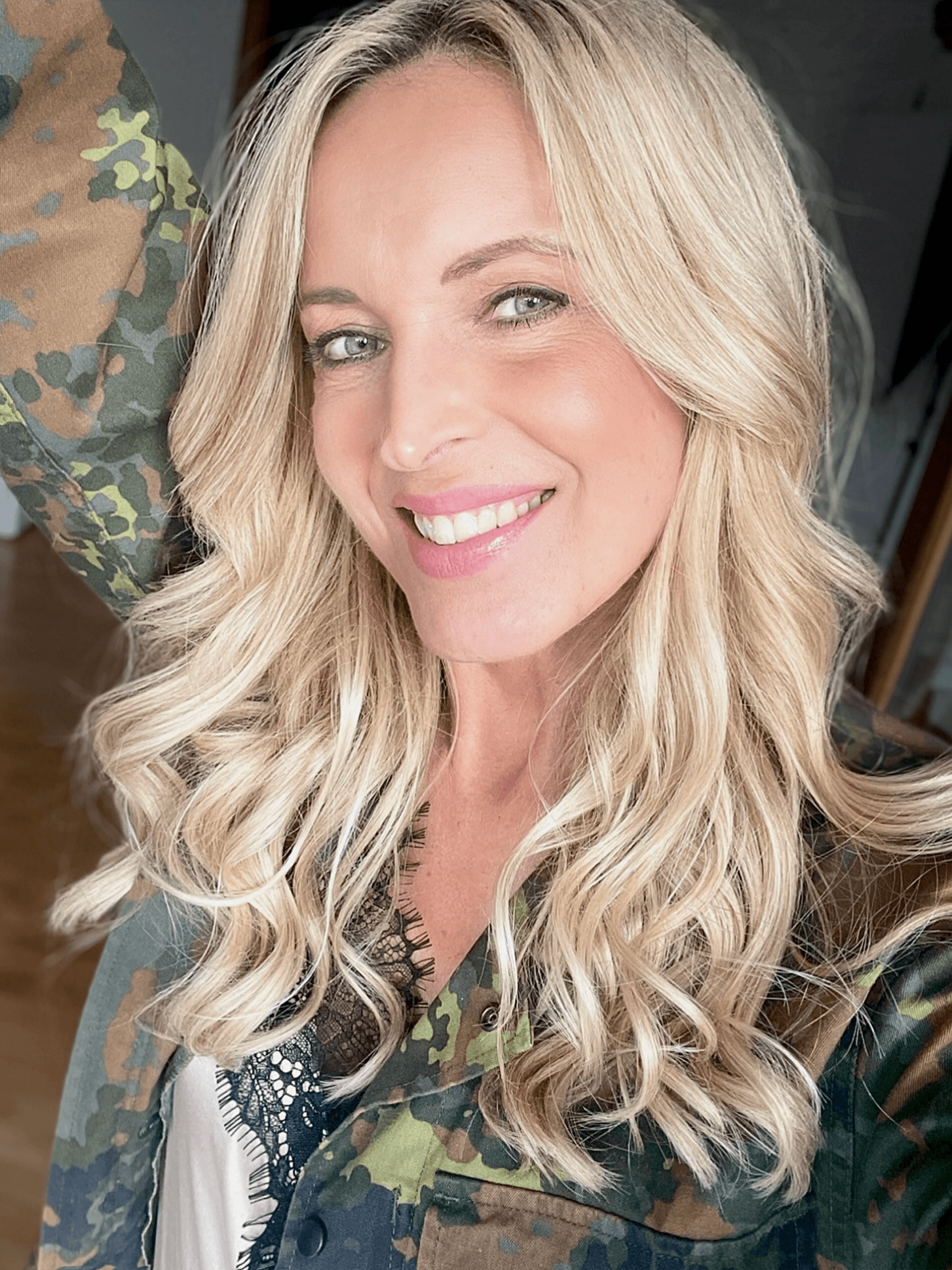 Effortless Romantic Waves