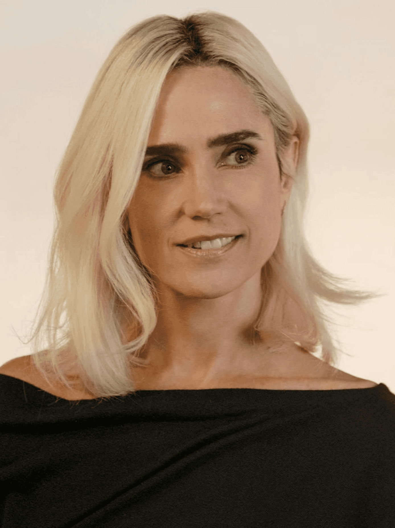 Effortlessly Chic Blonde Bob