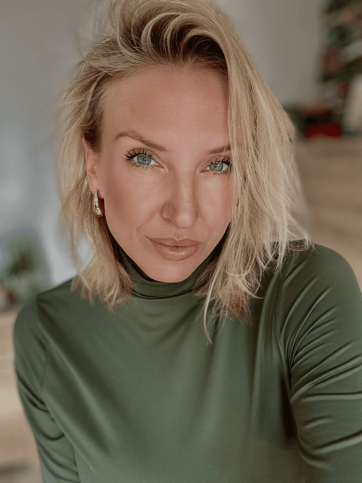 Effortless Tousled Blonde Bob