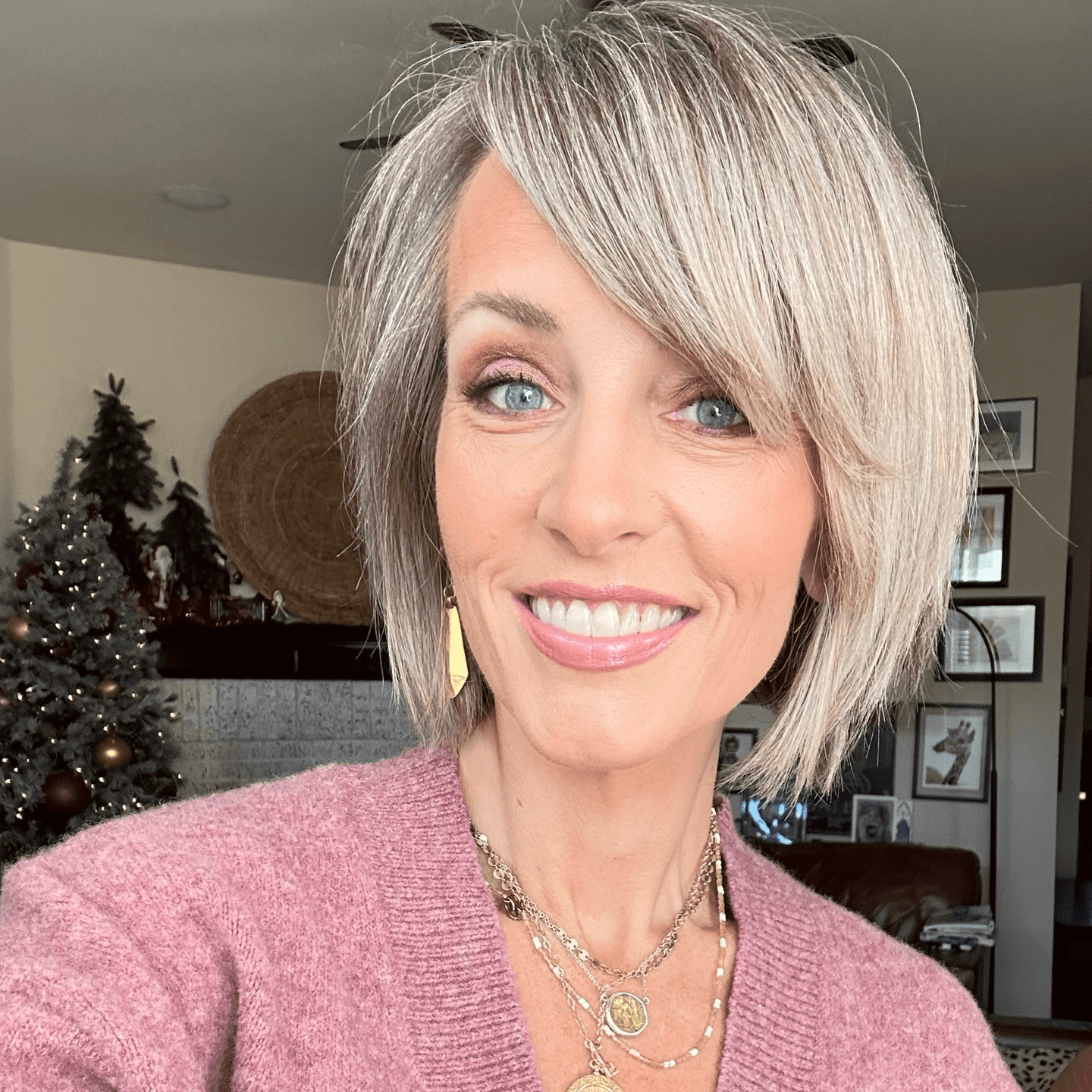 Luminous Silvery Layered Bob Luminous Silvery Layered Bob