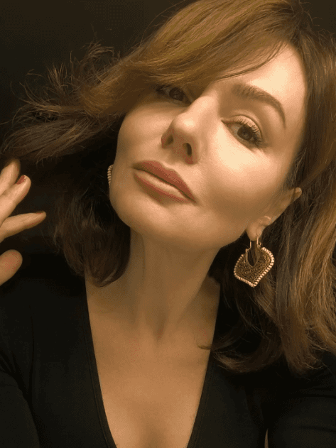 Effortless Collarbone Elegance