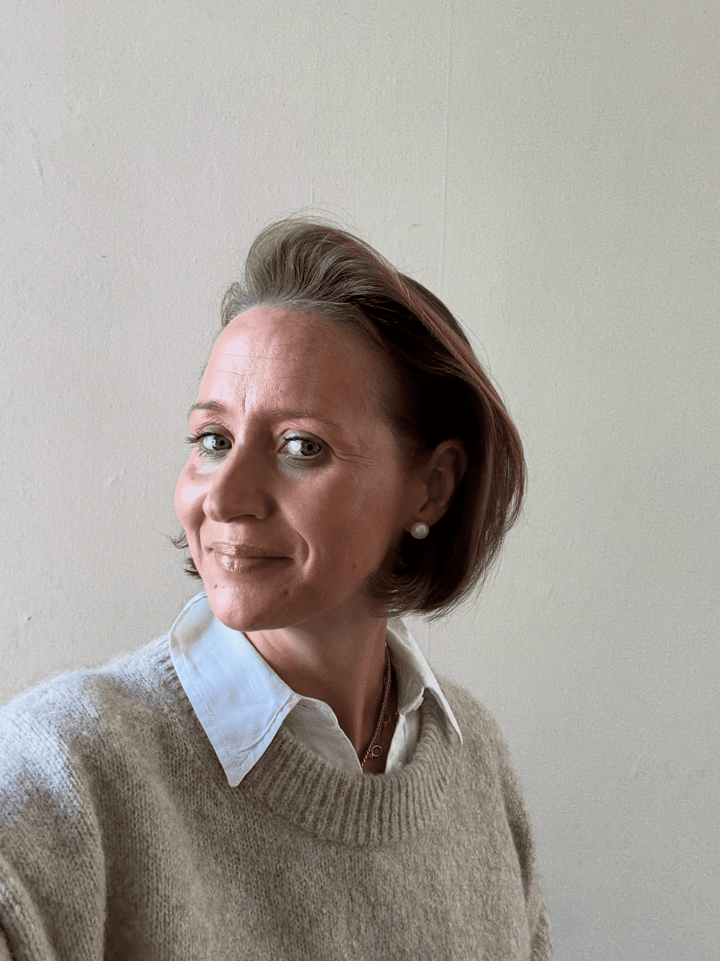 Effortless Warm Brunette Bob