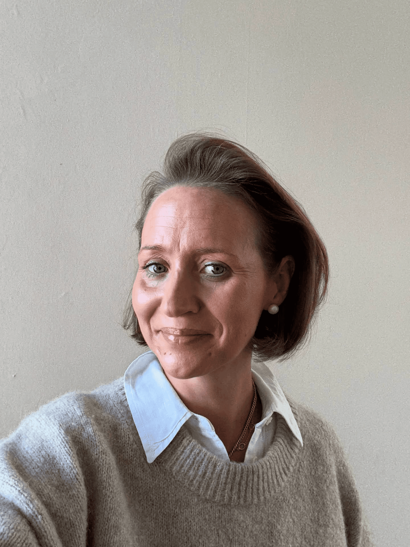 Effortless Warm Brunette Bob