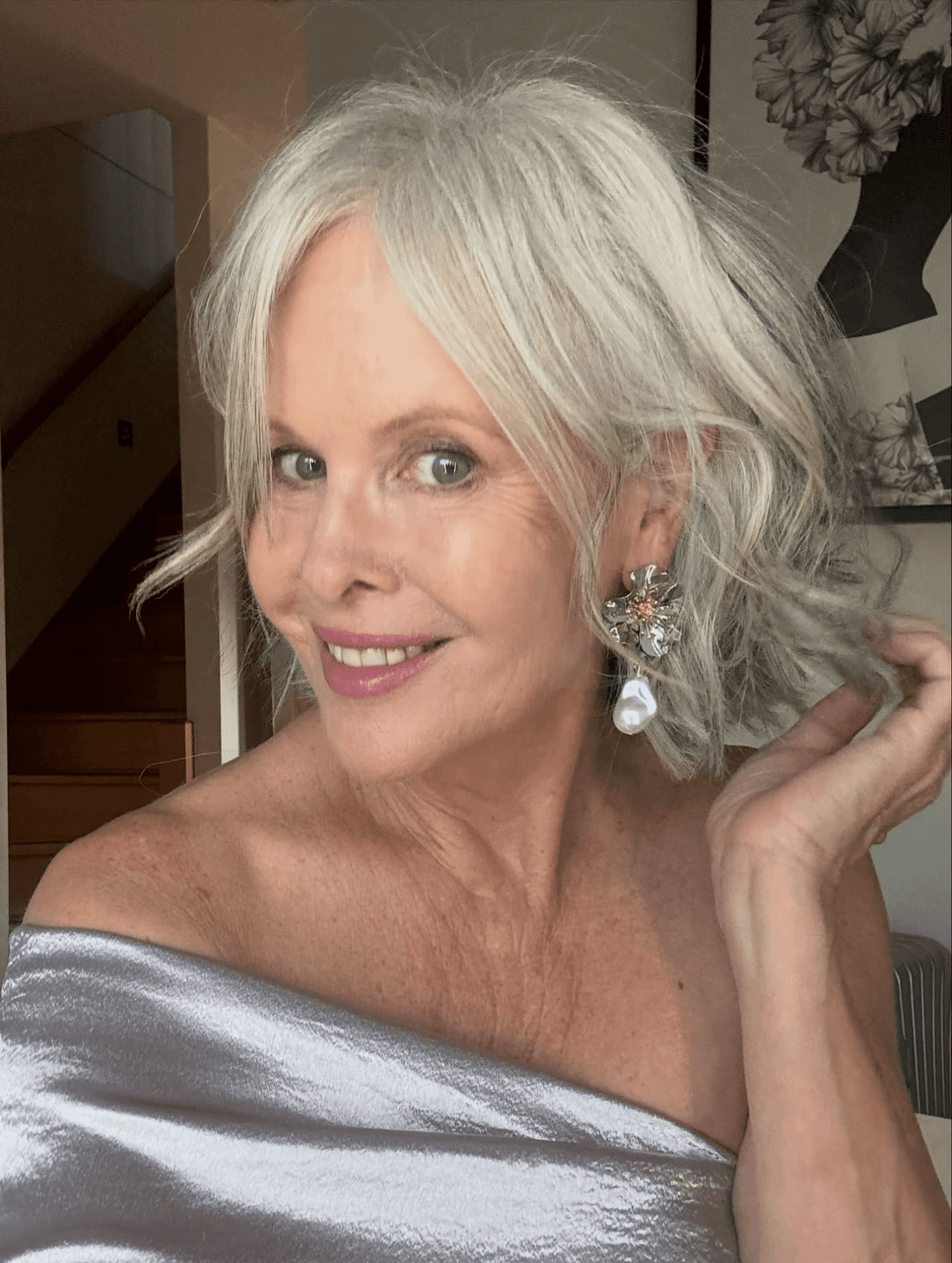 Tousled Silver Bob Elegance