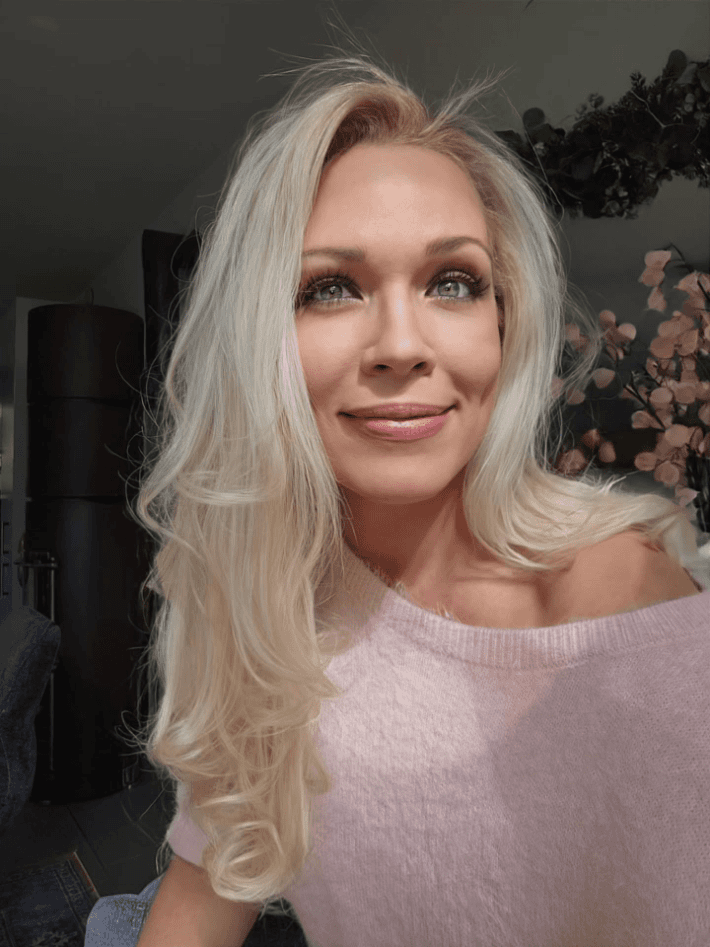 Effortless Blonde Summer Waves