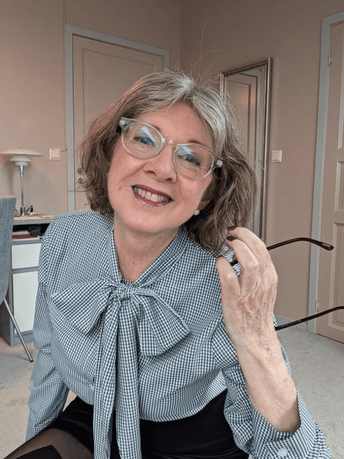 Effortless Gray Layered Bob