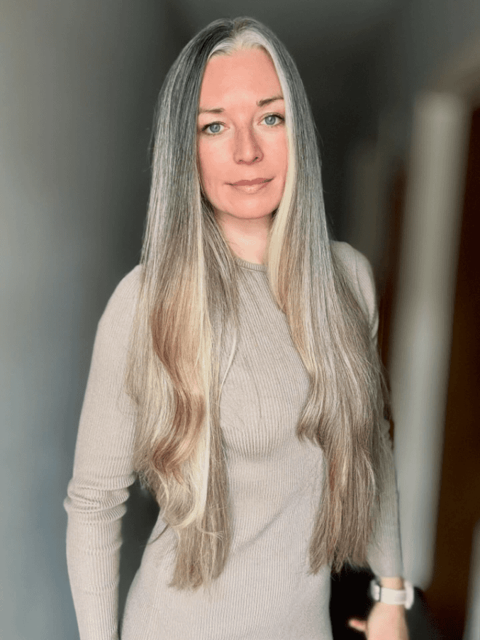 Graceful Silver Layered Hair Graceful Silver Layered Hair